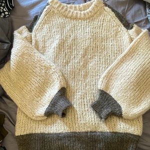 Puffy sleeve sweater